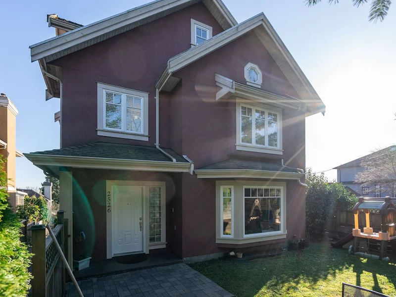 2526 Se Marine Drive, Vancouver BC V5S 2H1
