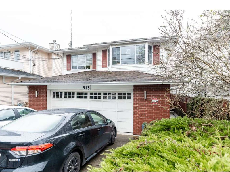 913 Maple Street, Surrey BC V4B 4M4