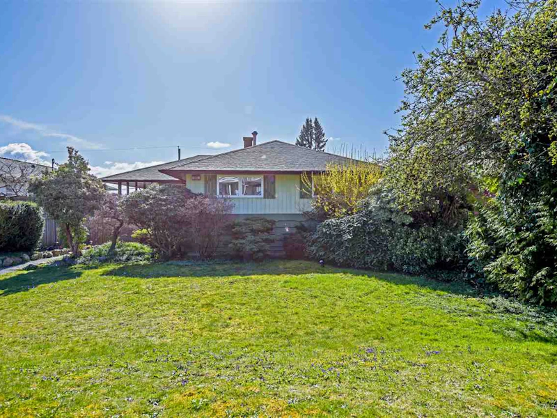 1015 Calverhall Street, North Vancouver BC V7L 1Y4