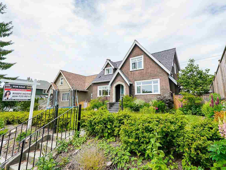 2525 W 16th Avenue, Vancouver, BC, V6K 3B9