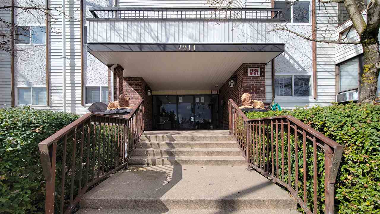 313 2211 Clearbrook Rd  