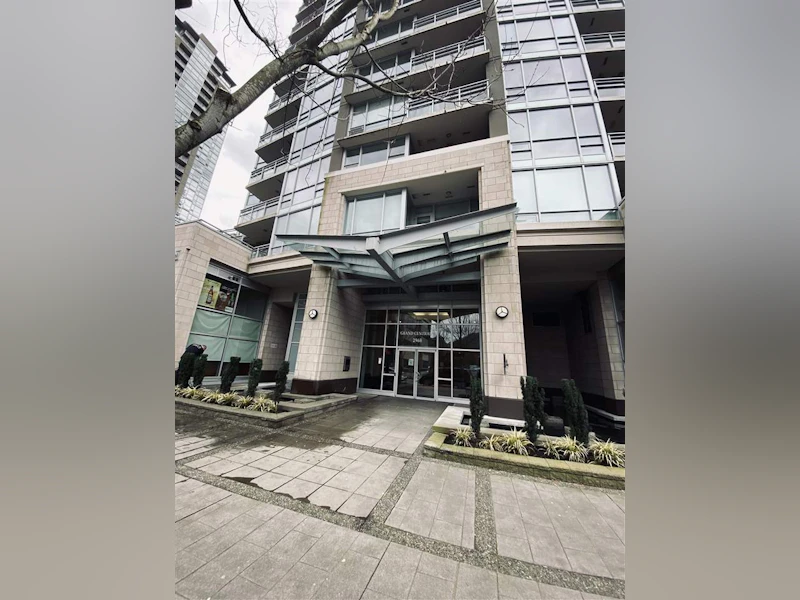 2307 - 2968 Glen Drive, Coquitlam BC V3B 0C4