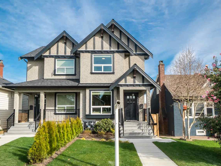 1-3079 Grant Street, Vancouver, BC, V5K 3H8