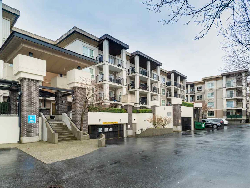 322 - 9655 King George Boulevard, Surrey BC V3T 0C7
