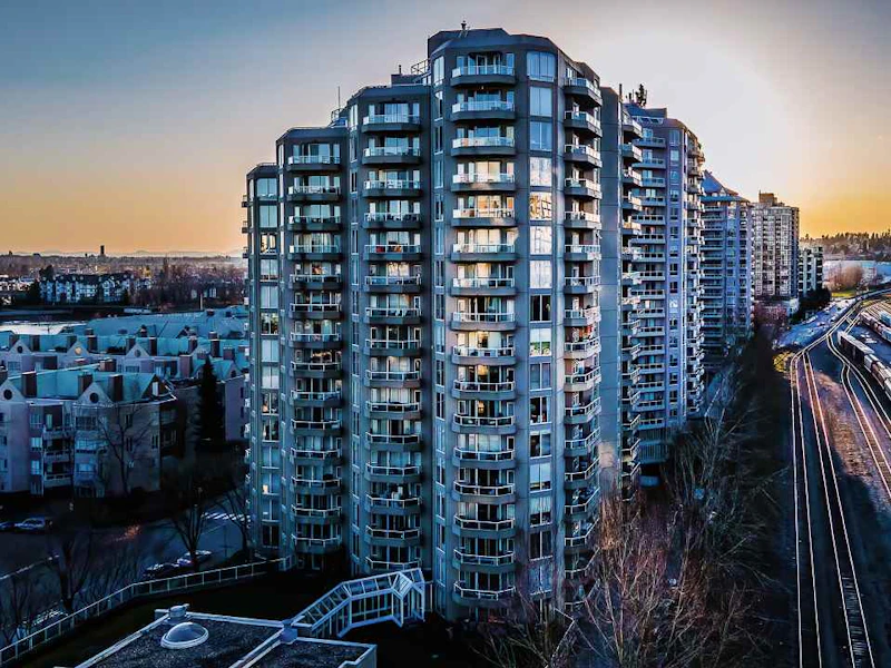 301 - 1135 Quayside Drive, New Westminster BC V3M 6J4