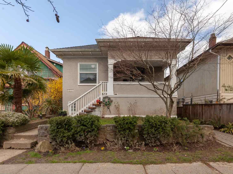 1563 Grant Street, Vancouver BC V5L 2Y3