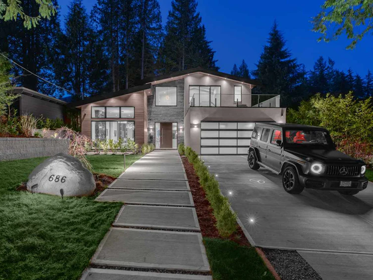 686 E Osborne Road, North Vancouver, BC, V7N 1M7