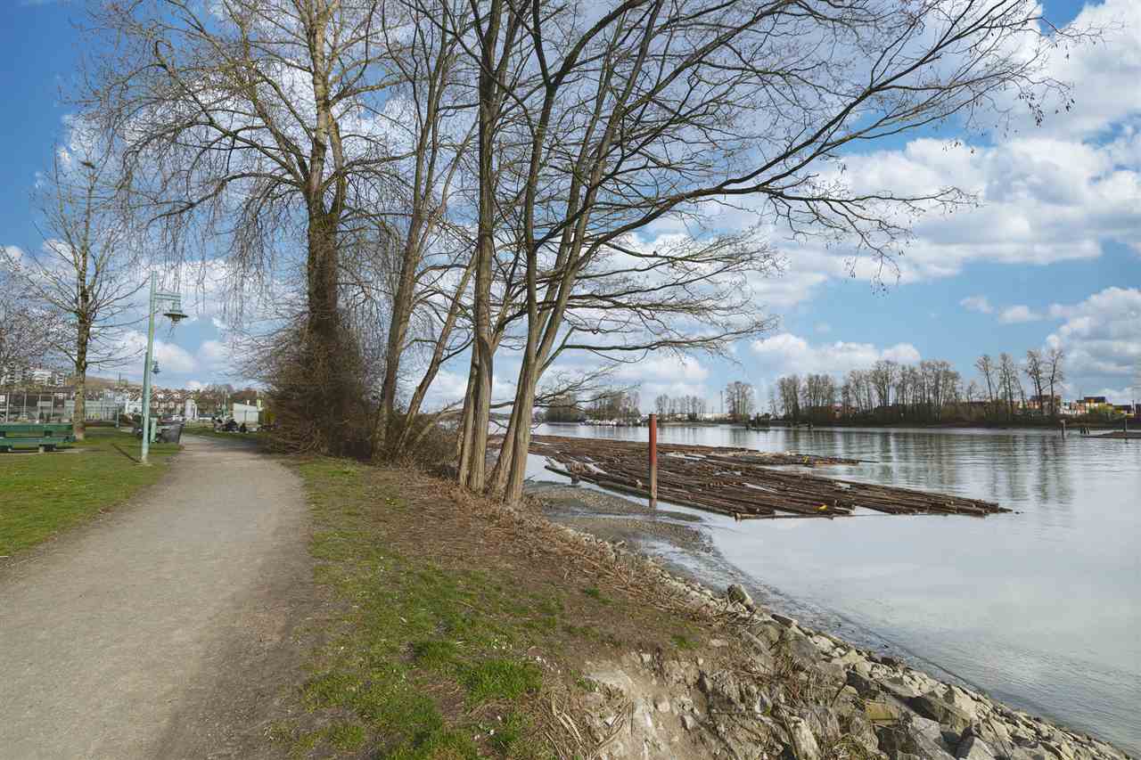 71 2733 E Kent Avenue North  