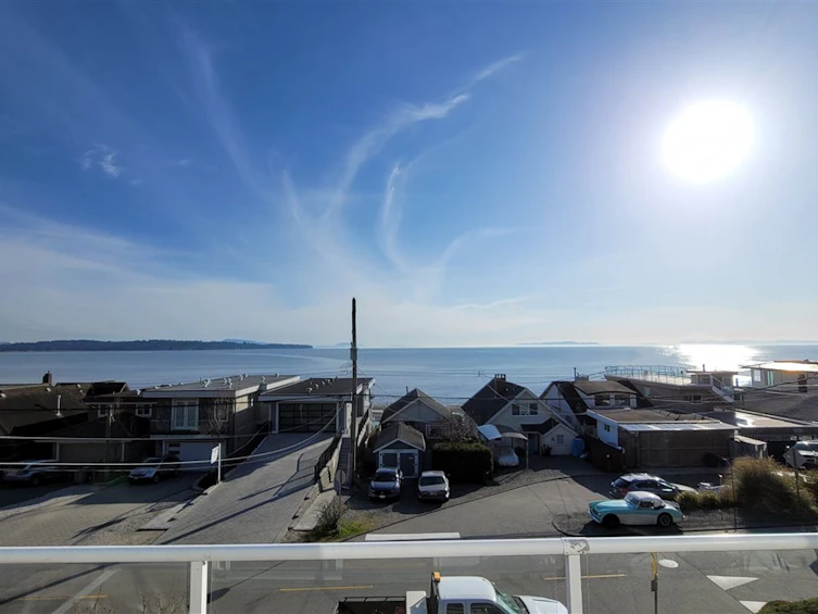 15427 Victoria Avenue, Surrey, BC, V4B 1H4