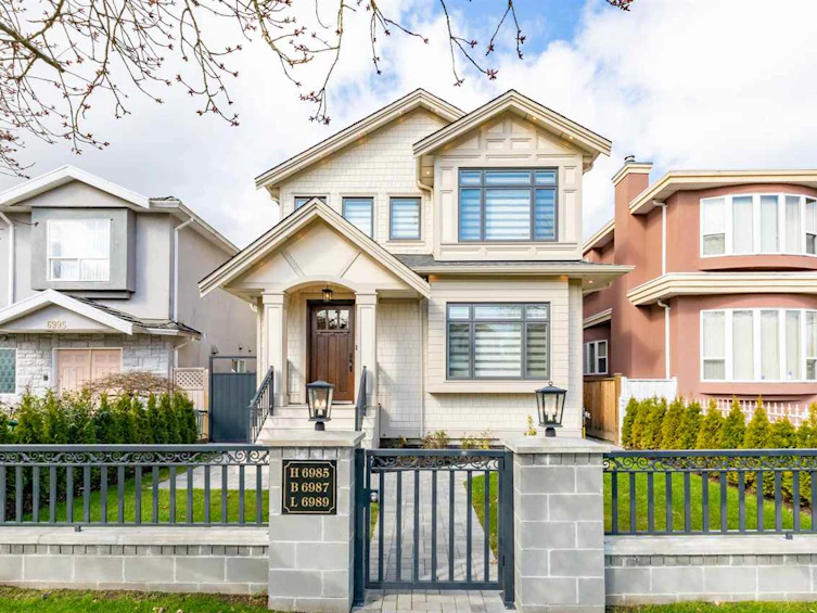 6985 Lanark Street, Vancouver, BC, V5P 2Z6