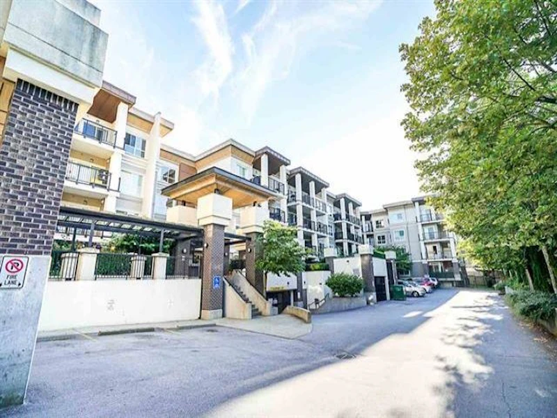 107 - 9655 King George Boulevard, Surrey BC V3T 0C7