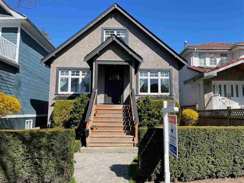 835 E 27th Avenue, Vancouver BC V5V 2L1