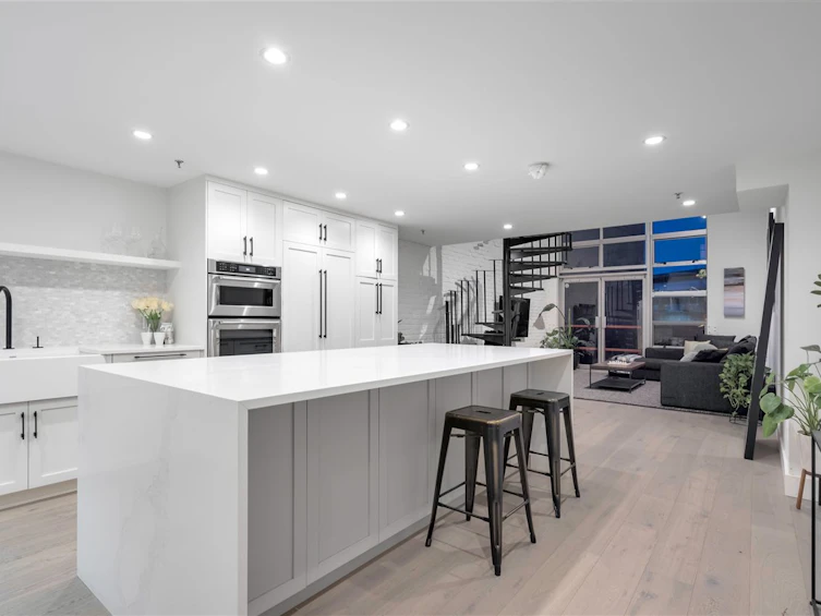 208-272 E 4th Avenue, Vancouver, BC, V5T 4S2
