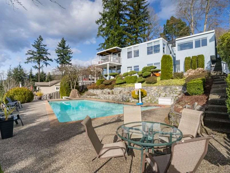 371 N Hythe Avenue, Burnaby BC V5B 1G6