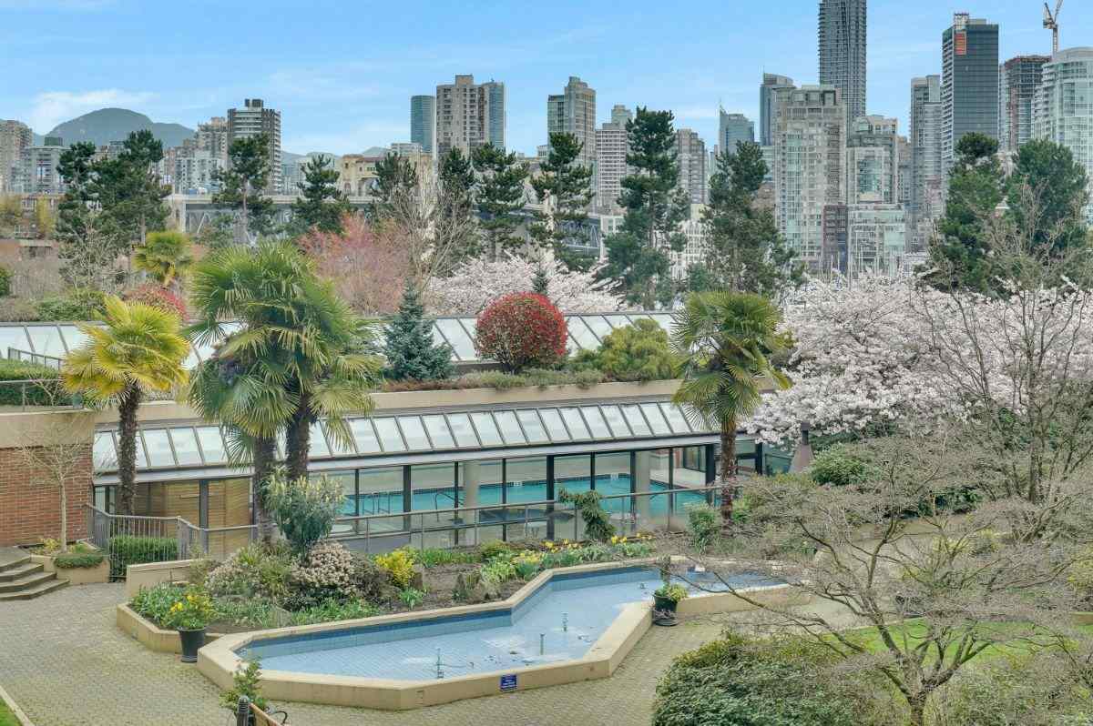 209 1490 Pennyfarthing Dr  