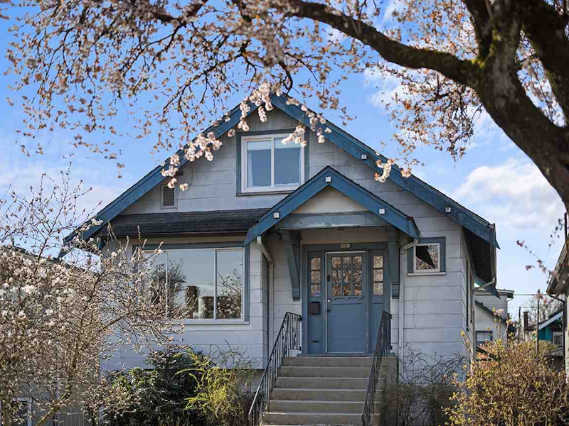 2228 Grant Street, Vancouver BC V5L 2Z7