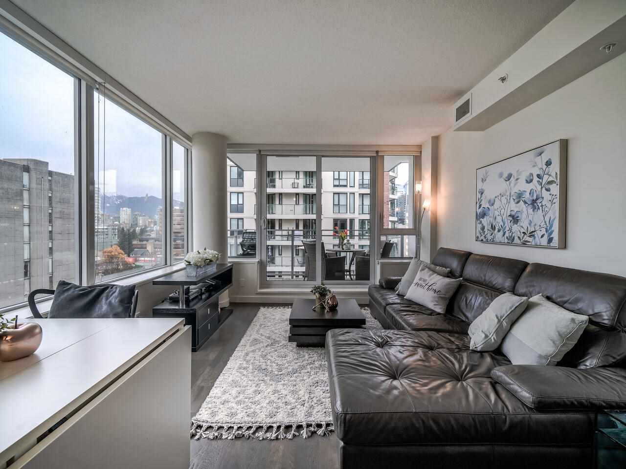 1501 1009 Harwood St  