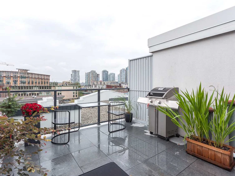 PH805-27 Alexander Street, Vancouver, BC, V6A 1B2