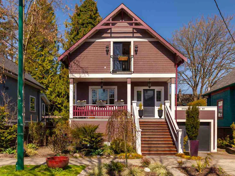 2025 Ferndale Street, Vancouver BC V5L 1Y2