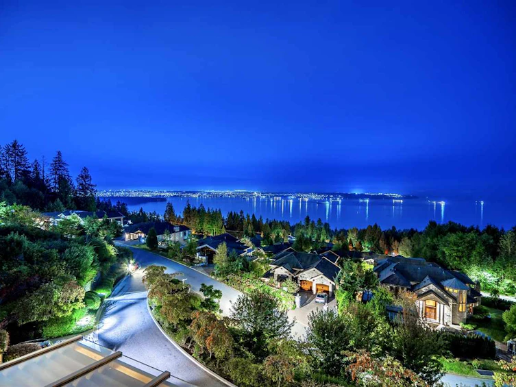 305-2575 Garden Court, West Vancouver, BC, V7S 0A2
