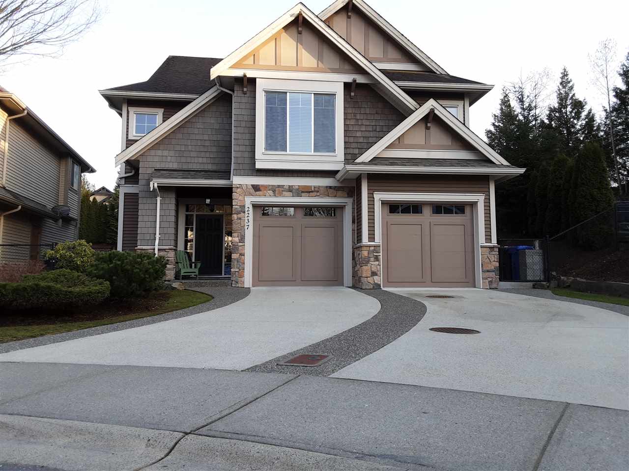 2237 Cameron Crescent  