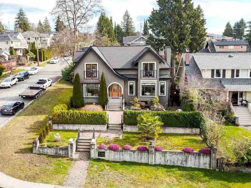 768 Grand Boulevard, North Vancouver BC V7L 3W4
