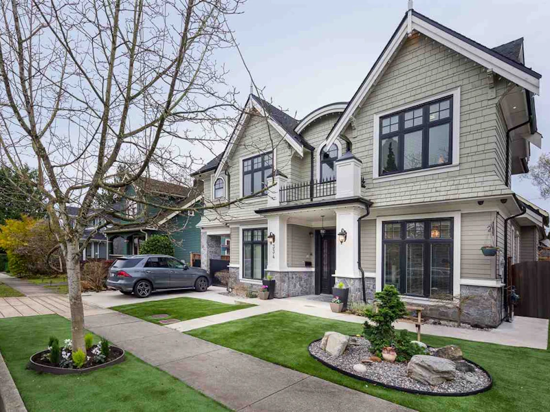 334 Pine Street, New Westminster BC V3L 2T2