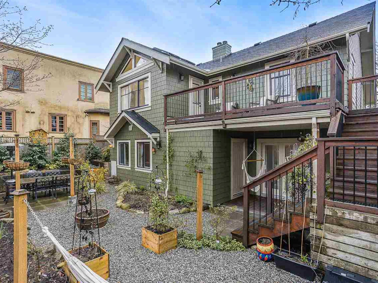 228 Gifford Place, New Westminster, BC, V3L 1K7