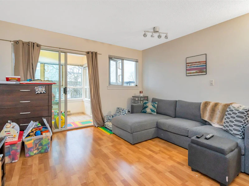 306 - 1833 Frances Street, Vancouver BC V5L 1Z8