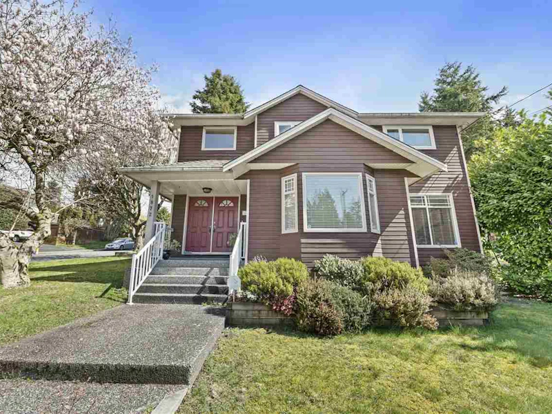 1872 Westview Drive, North Vancouver BC V7M 3A8