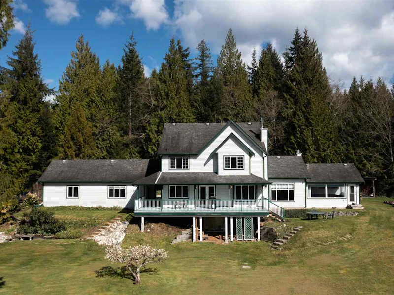 1374 Lockyer Road, Roberts Creek BC