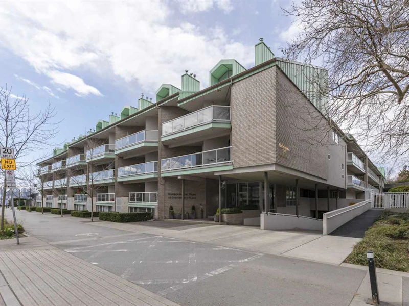 3301 - 33 Chesterfield Place, North Vancouver BC V7M 3K4