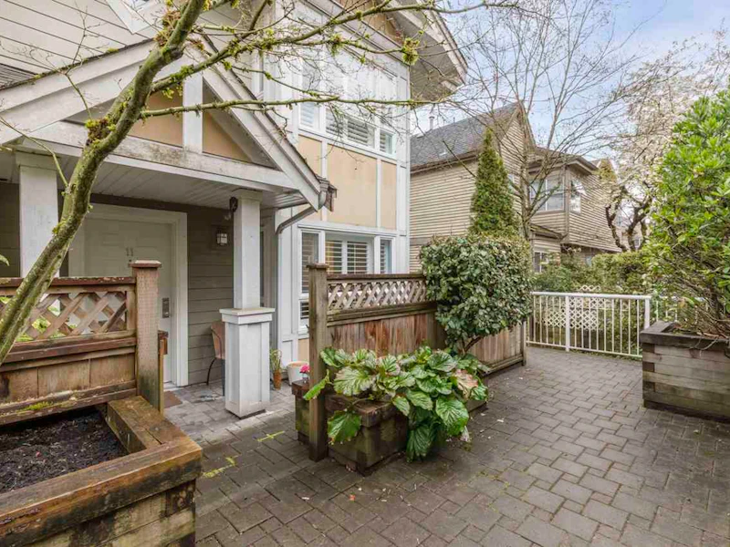 11 - 915 Tobruck Avenue, North Vancouver BC V7P 1V9