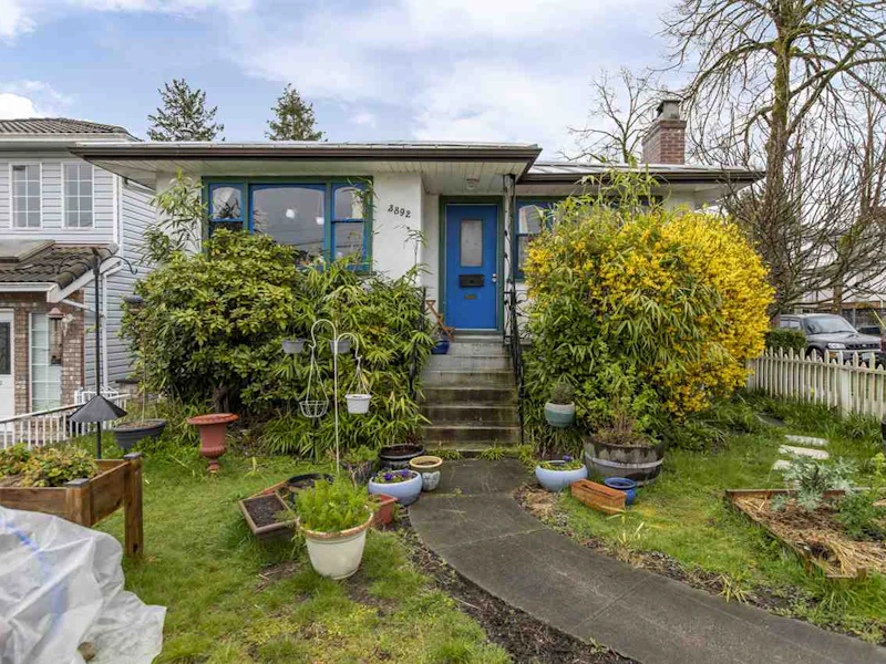 3892 Victoria Drive, Vancouver BC V5N 4M8