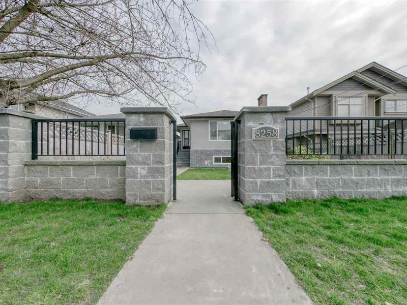 8258 12th Avenue, Burnaby BC V3N 2L4
