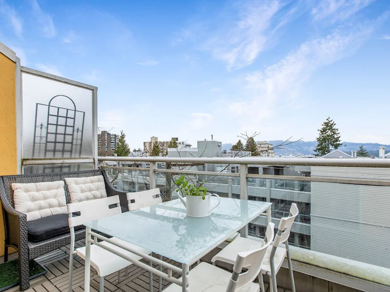 422 - 2255 W 4th Avenue, Vancouver BC V6K 1N9
