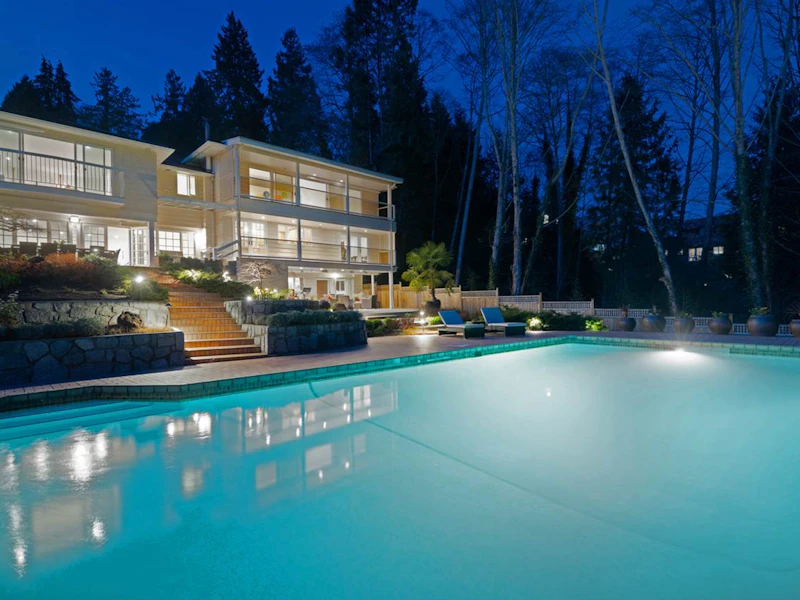 2070 Queens Avenue, West Vancouver BC V7V 2X9