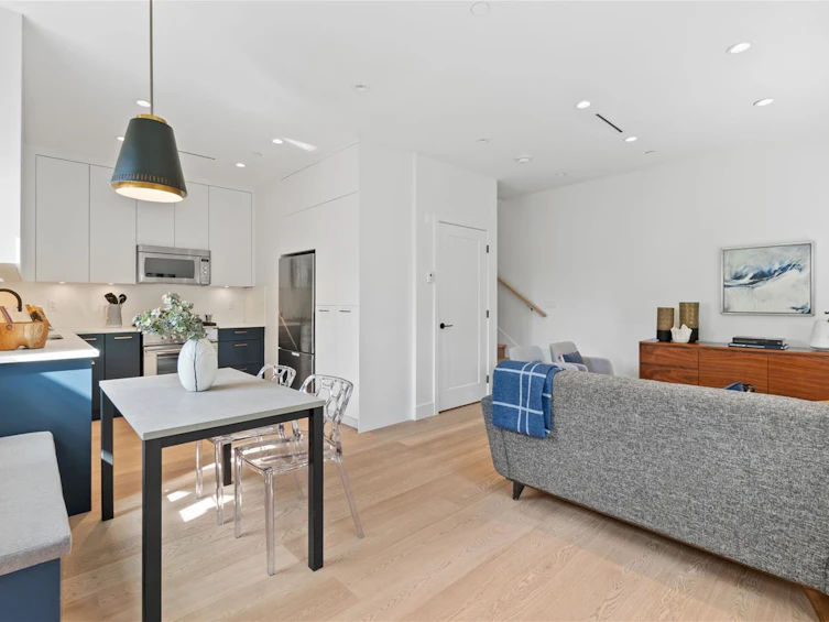 1919 E 3rd Avenue, Vancouver, BC, V5N 1H4
