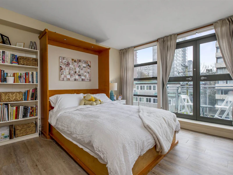 301 - 1688 Robson Street, Vancouver BC V6G 1C7