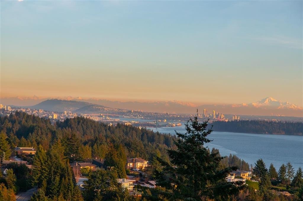 4968 Pinetree Crescent, West Vancouver, BC, V7W 3A2