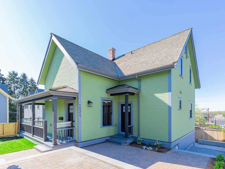 1024 Oxford Street, New Westminster, BC, V3M 6T1