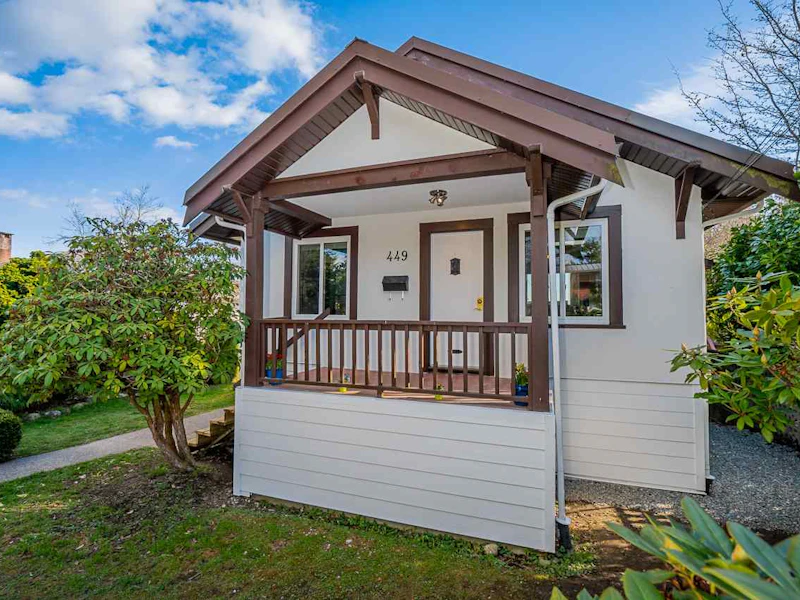 449 E 8th Street, North Vancouver BC V7L 1Z4