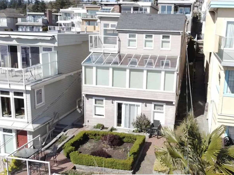 15089 Victoria Avenue, Surrey, BC, V4B 1G4