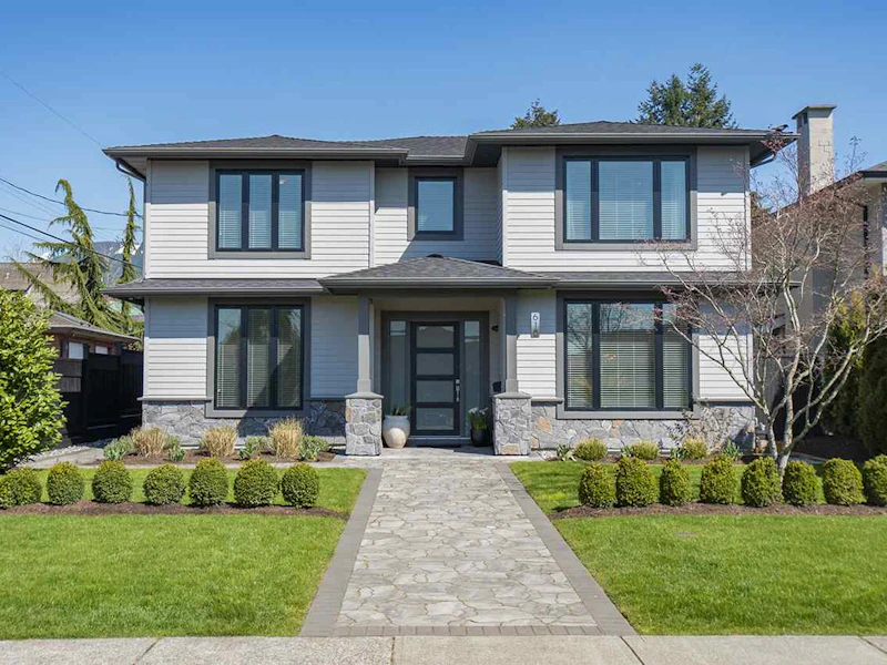 618 E 11th Street, North Vancouver BC V7L 2H6