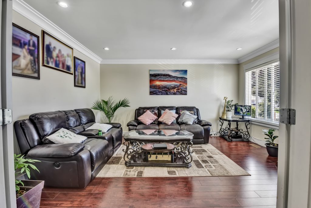 10878 142a Street, Surrey, BC, V3R 3L5
