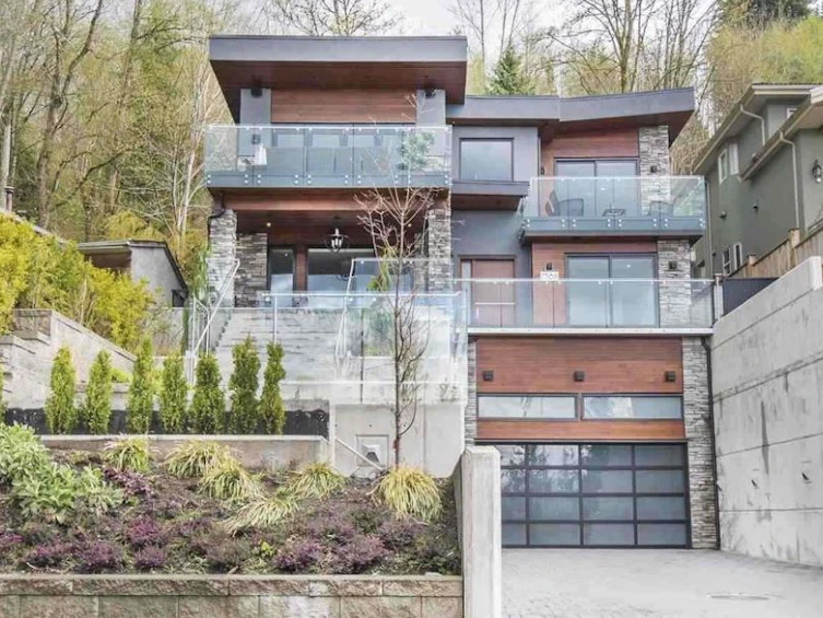 7368 Barnet Road, Burnaby, BC, V5A 1E4
