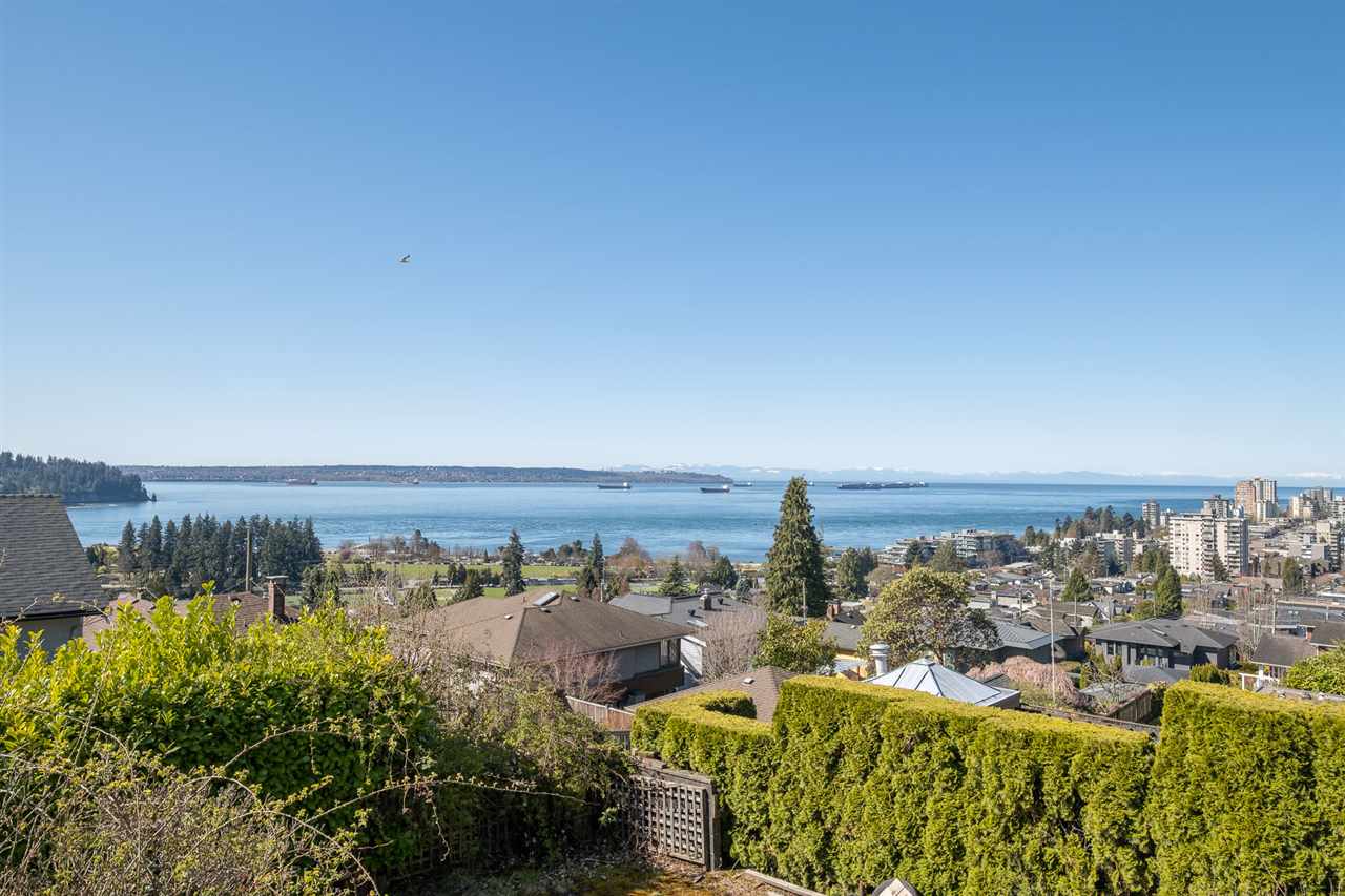 1030 Esquimalt Avenue, West Vancouver, BC, V7T 1J8