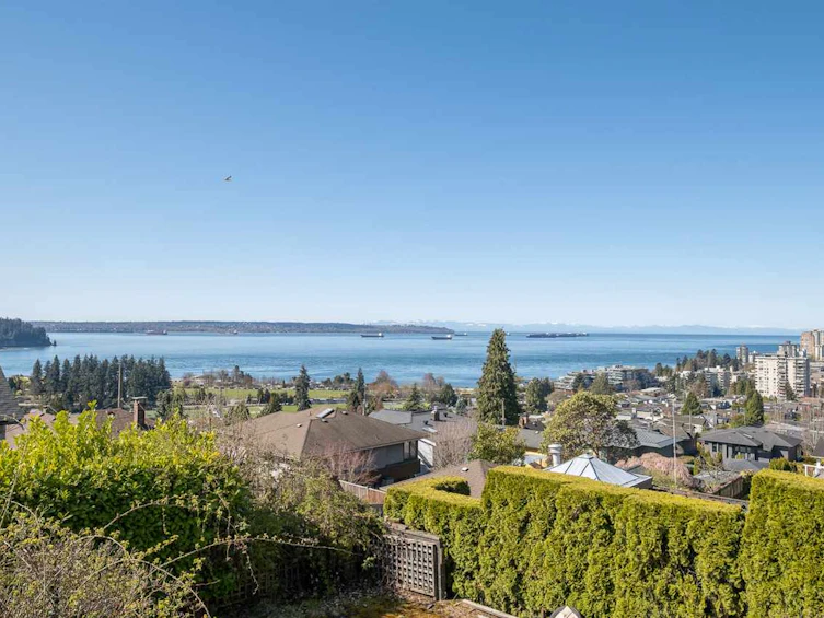 1030 Esquimalt Avenue, West Vancouver, BC, V7T 1J8
