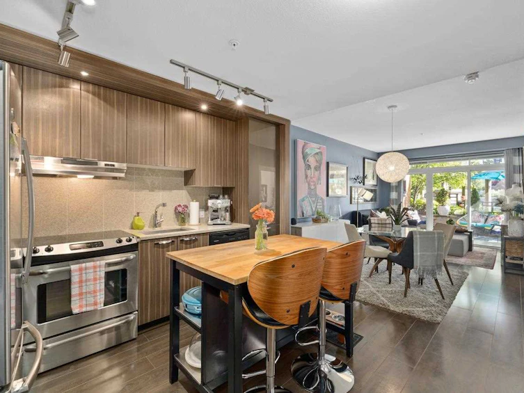 214-733 W 14th Street, North Vancouver, BC, V7M 0C6
