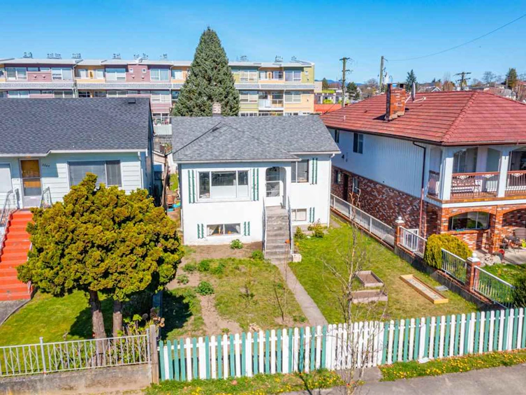 2249 E 30th Avenue, Vancouver, BC, V5N 5N1